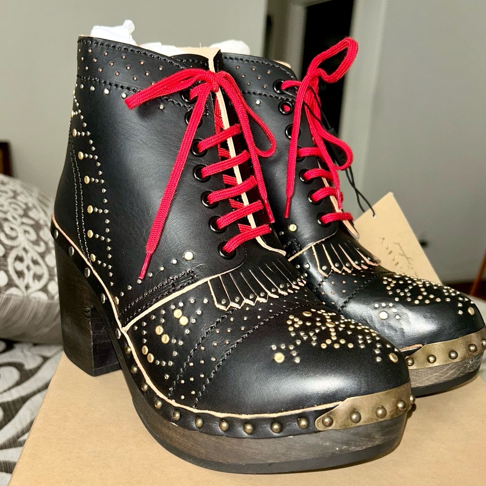 Burberry Riveted Antrim Leather Block-heel Clog Boots, US Sz 8 $1,220.